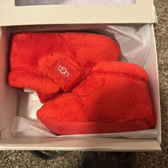 Red 02/03C baby Uggs - Picture 2 of 3
